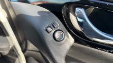 Nissan Qashqai 1.3 DiG-T 160 [157] N-Connecta 5dr DCT Glass Roof Petrol Hatchback